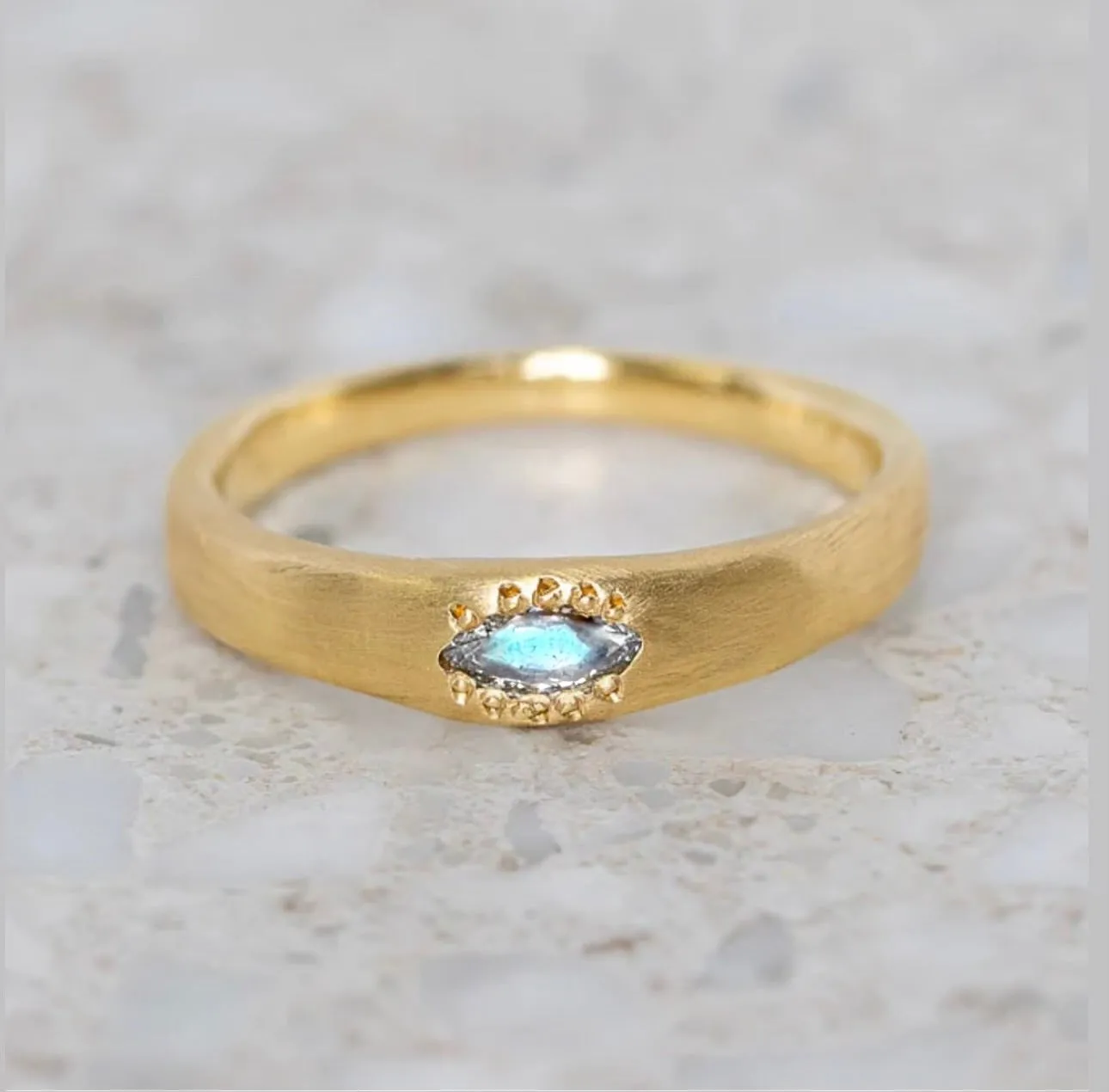 LALA Ring - Labradorite