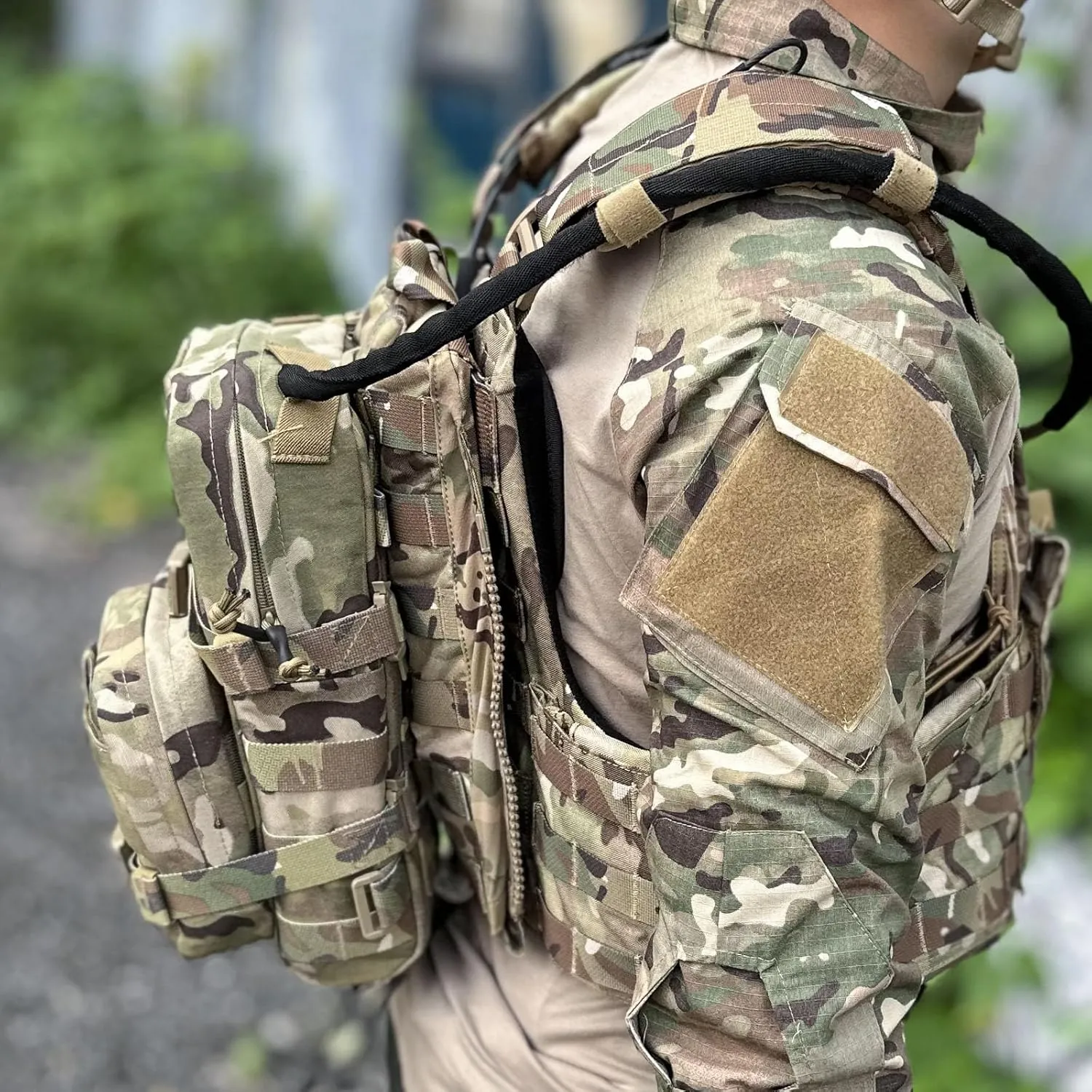 Tactical Mini Molle Hydration Pack,Molle Hydration Carrier with IFAK Pouch&US Flag&Med Patch,Hydropack for 2L Water Bladder
